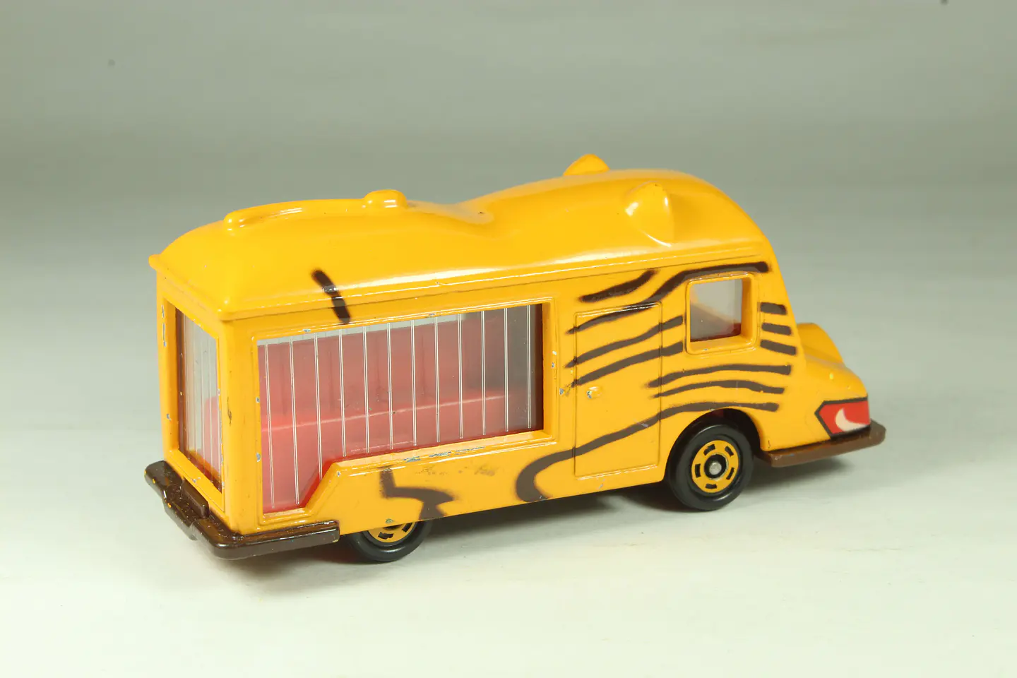 Tomica No. 26 Exploratory Bus Japan 2