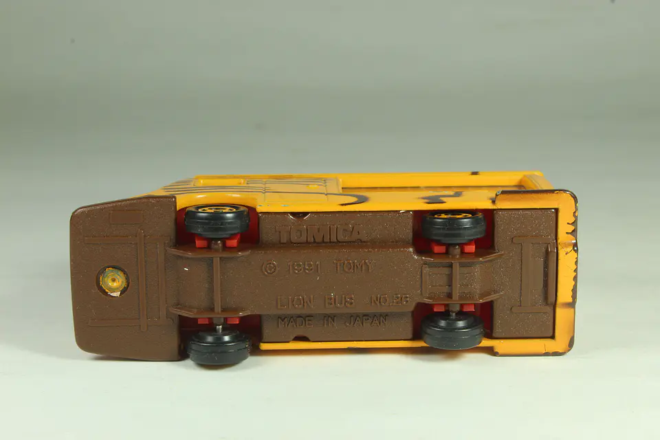 Tomica No. 26 Exploratory Bus Japan 3