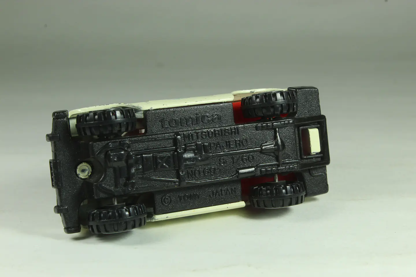 Tomica No. 69 Mitsubishi Pajero Japan 3
