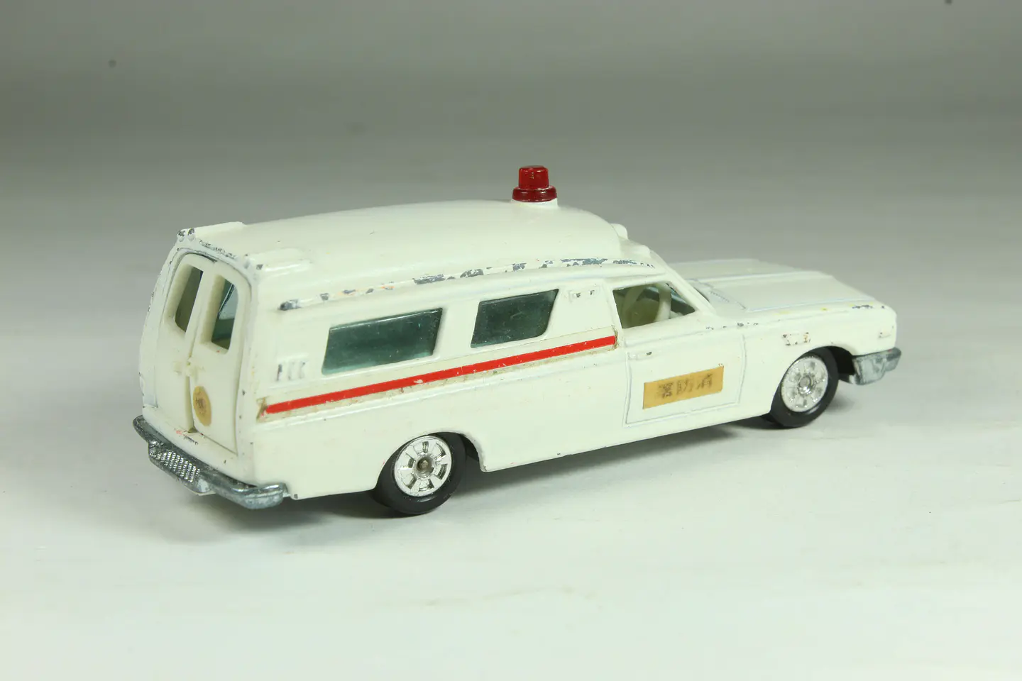 Tomica No. 40 Toyota Ambulance Japan 2