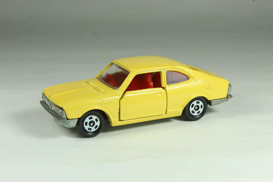 Tomica No. 11 Toyota Sprinter 1200 SL Japan 1