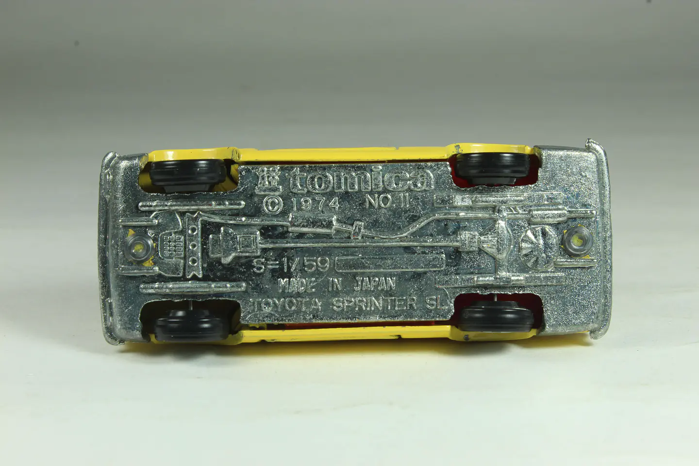 Tomica No. 11 Toyota Sprinter 1200 SL Japan 3