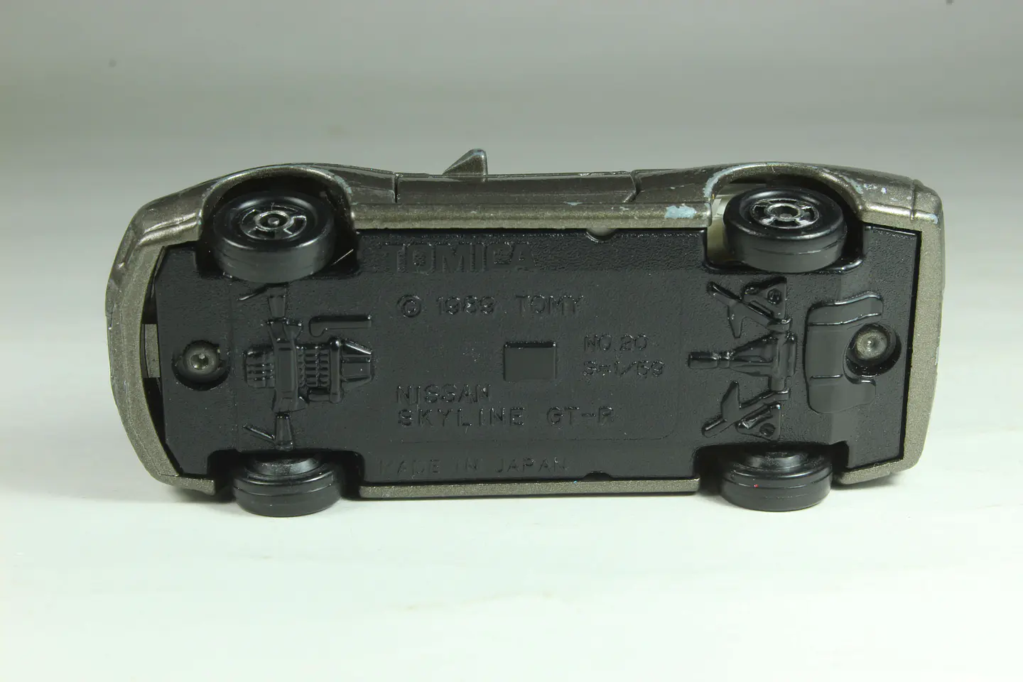 Tomica No. 20 Nissan Skyline GT-R Japan 3