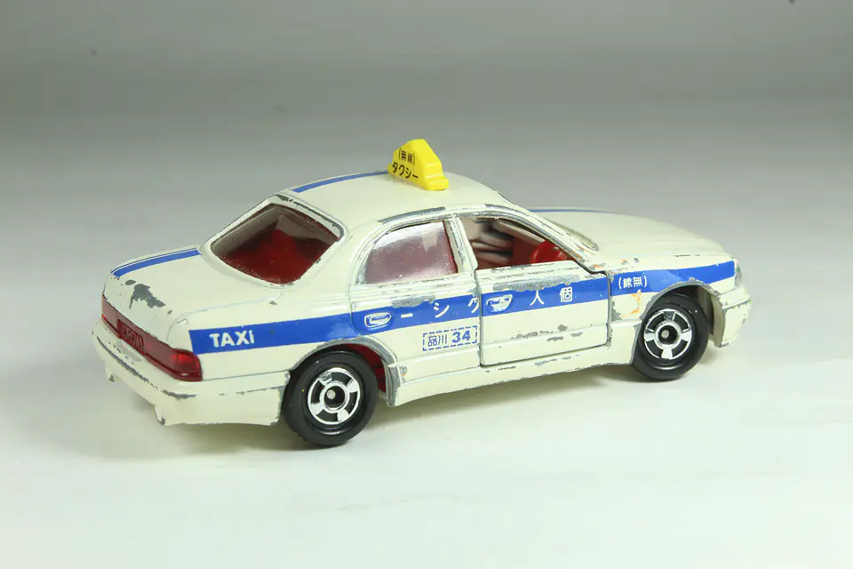 Tomica No. 115 Toyota Crown Majesta Taxi Japan 2
