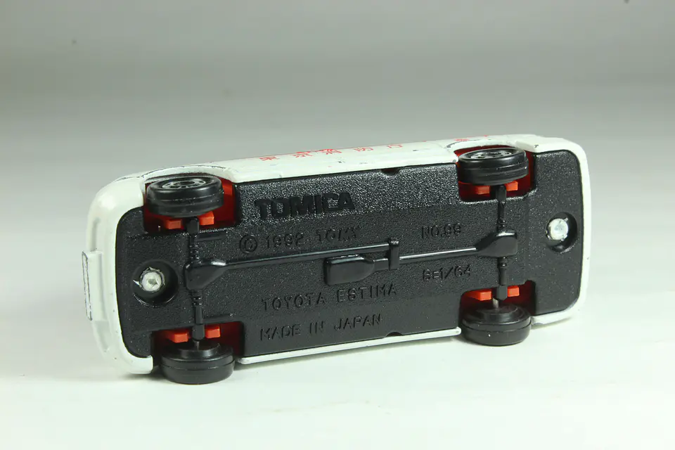 Tomica No. 87 Estima Ambulance Japan 3