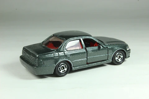 Tomica No. 17 Toyota Celsior (1990-2) Japan