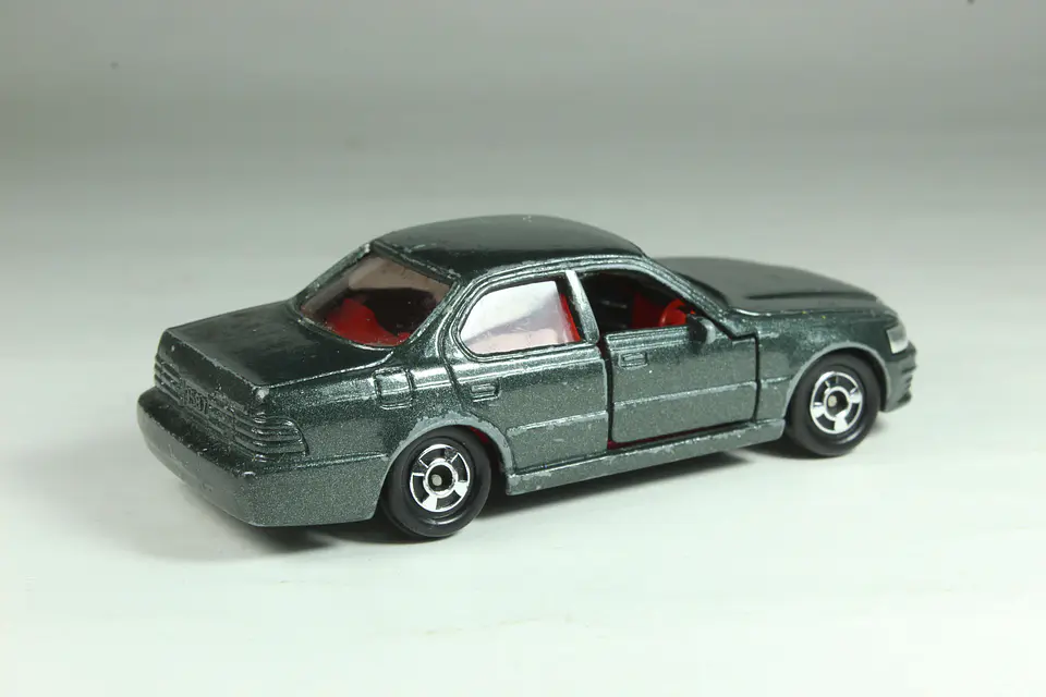 Tomica No. 17 Toyota Celsior (1990-2) Japan 2
