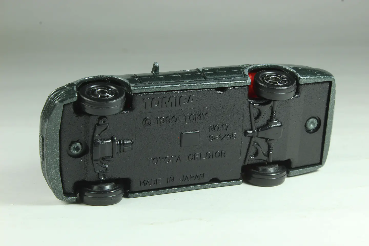 Tomica No. 17 Toyota Celsior (1990-2) Japan 3