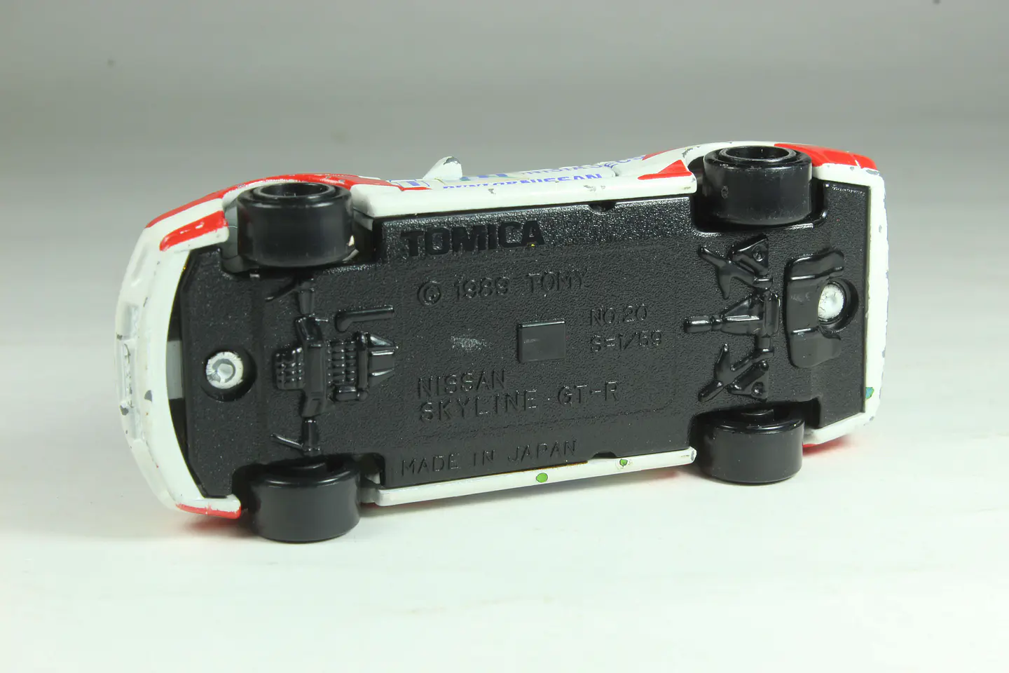 Tomica No. 40 Skyline GTR Racing (JECS) Japan 3