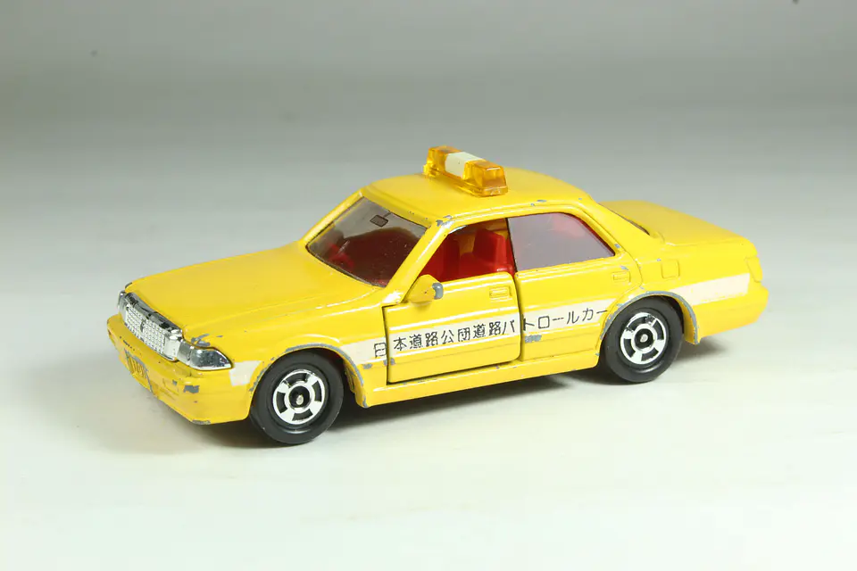 Tomica No. 28 High-Way Public Co. Patrol Car Japan 1