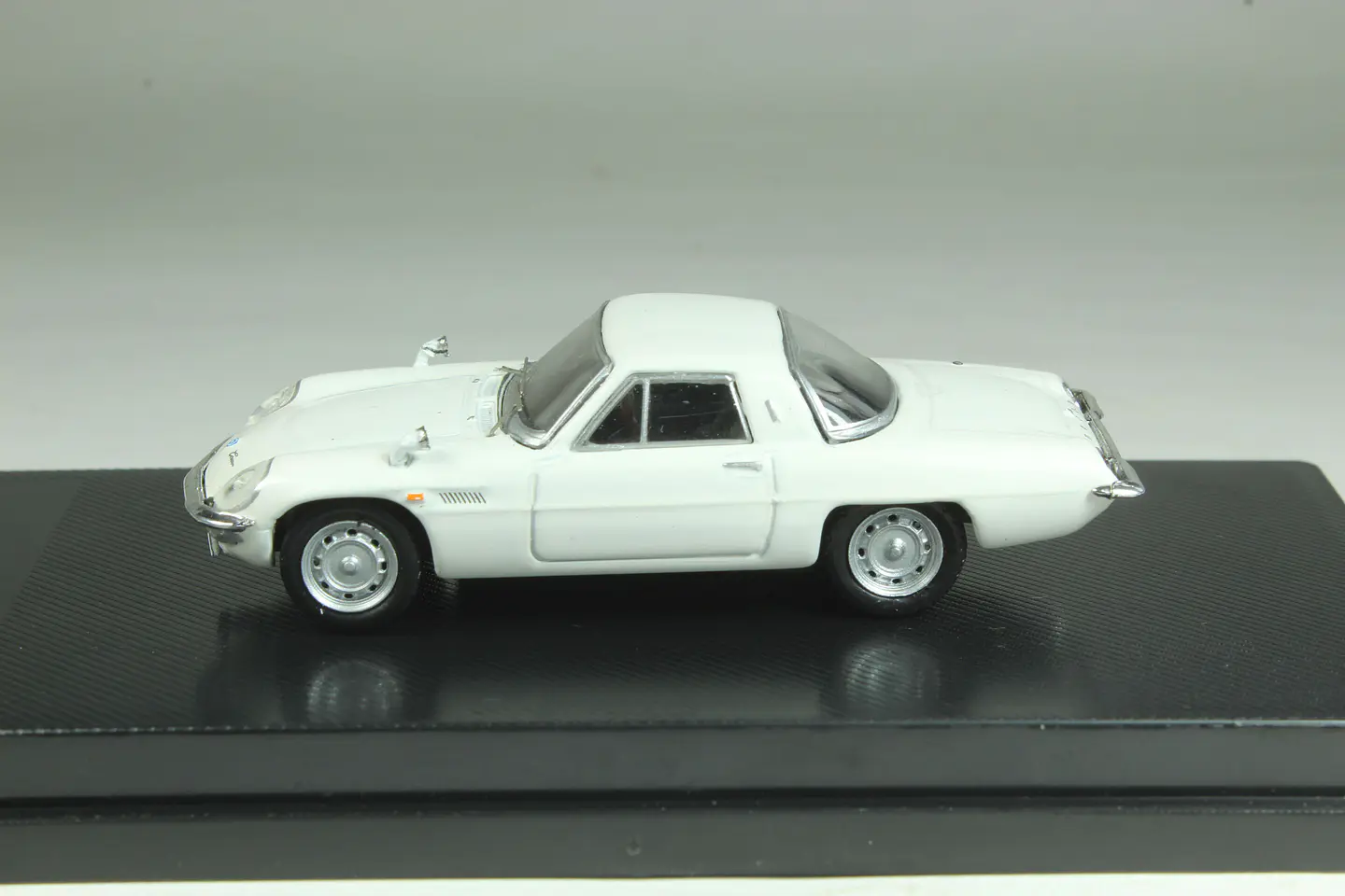 DeAgostini N°5 Mazda Cosmo Sport (L10B) 1/64 2
