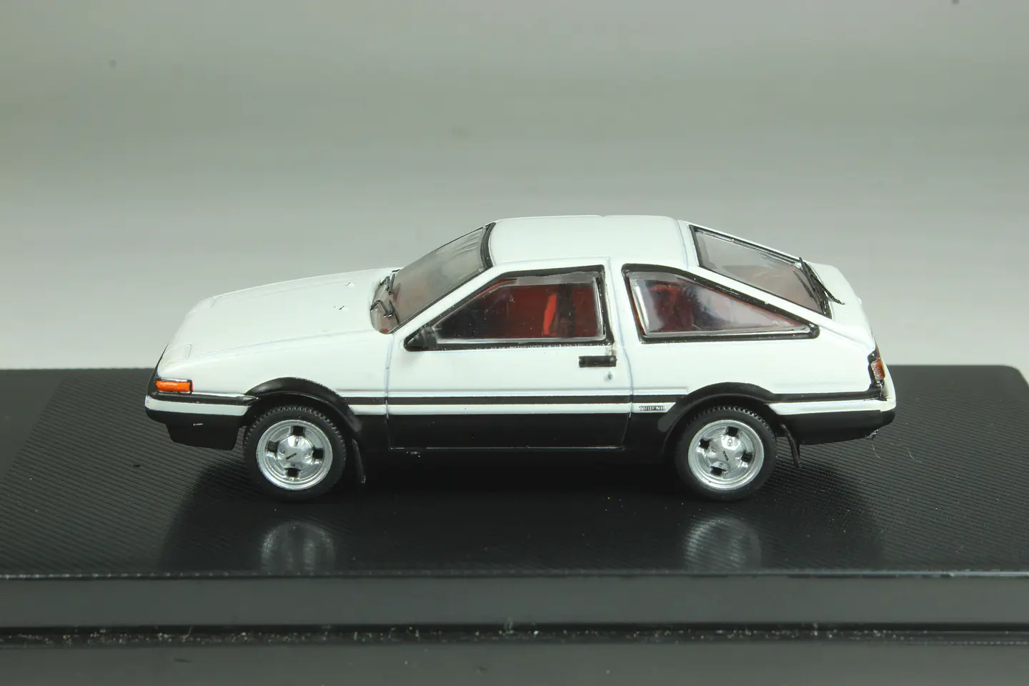 DeAgostini N°3 Toyota Sprinter Trueno (AE86) 1/64 2