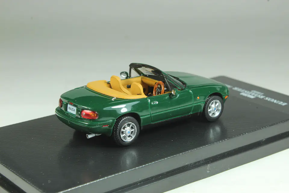 DeAgostini N°41 Mazda Eunos Roadster (NA6) 1/64 3
