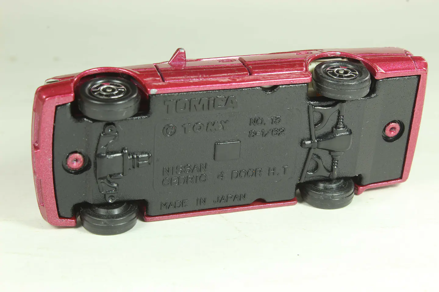 Tomica No. 13 Cedric Japan 3