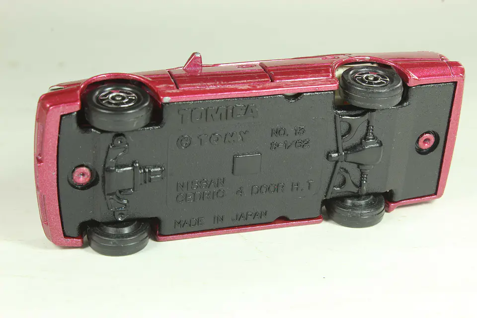 Tomica No. 13 Cedric Japan 3