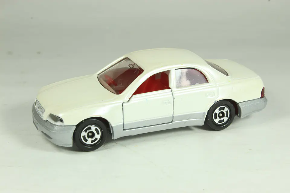 Tomica No. 55 Toyota Crown Majesta Japan 1