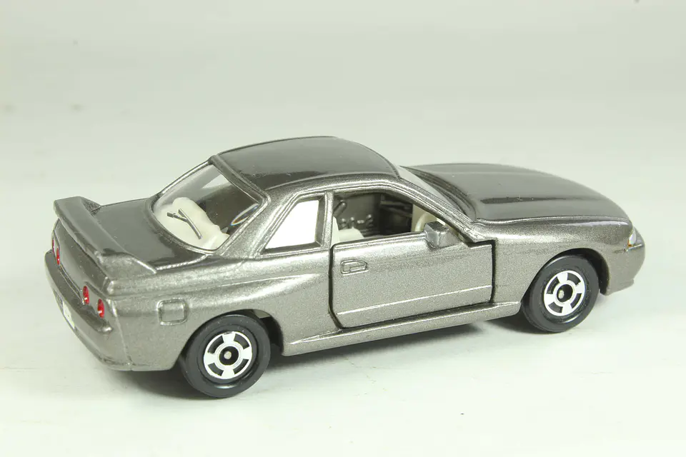Tomica No. 20 Nissan Skyline GT-R Japan 2