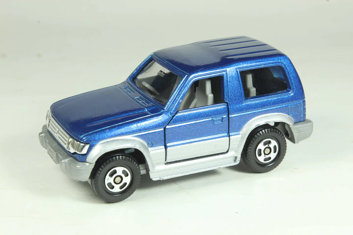 Tomica No. 30 Mitsubishi Pajero Metal Top Japan 1