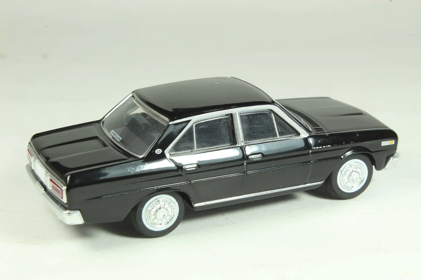 Tomica Limited Vintage LV-37a Nissan Cedric Special 6 1/64 2