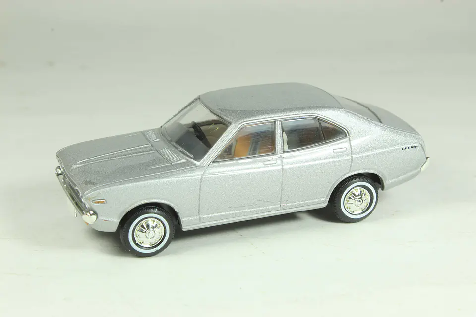 Tomica Limited Vintage LV-N13b Nissan Violet 1400 DX 1/64 1