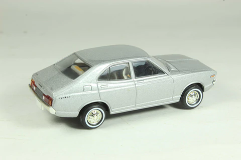 Tomica Limited Vintage LV-N13b Nissan Violet 1400 DX 1/64