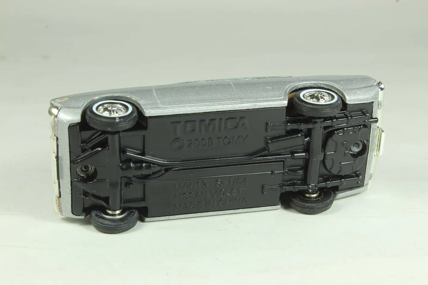 Tomica Limited Vintage LV-N13b Nissan Violet 1400 DX 1/64 3