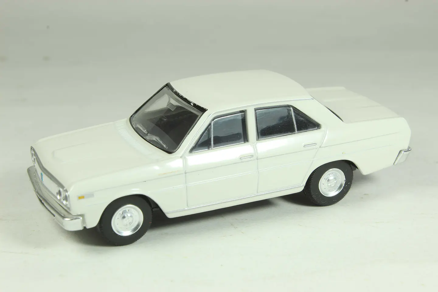 Tomica Limited Vintage LV-38a Nissan Cedric Standar 1/64 1