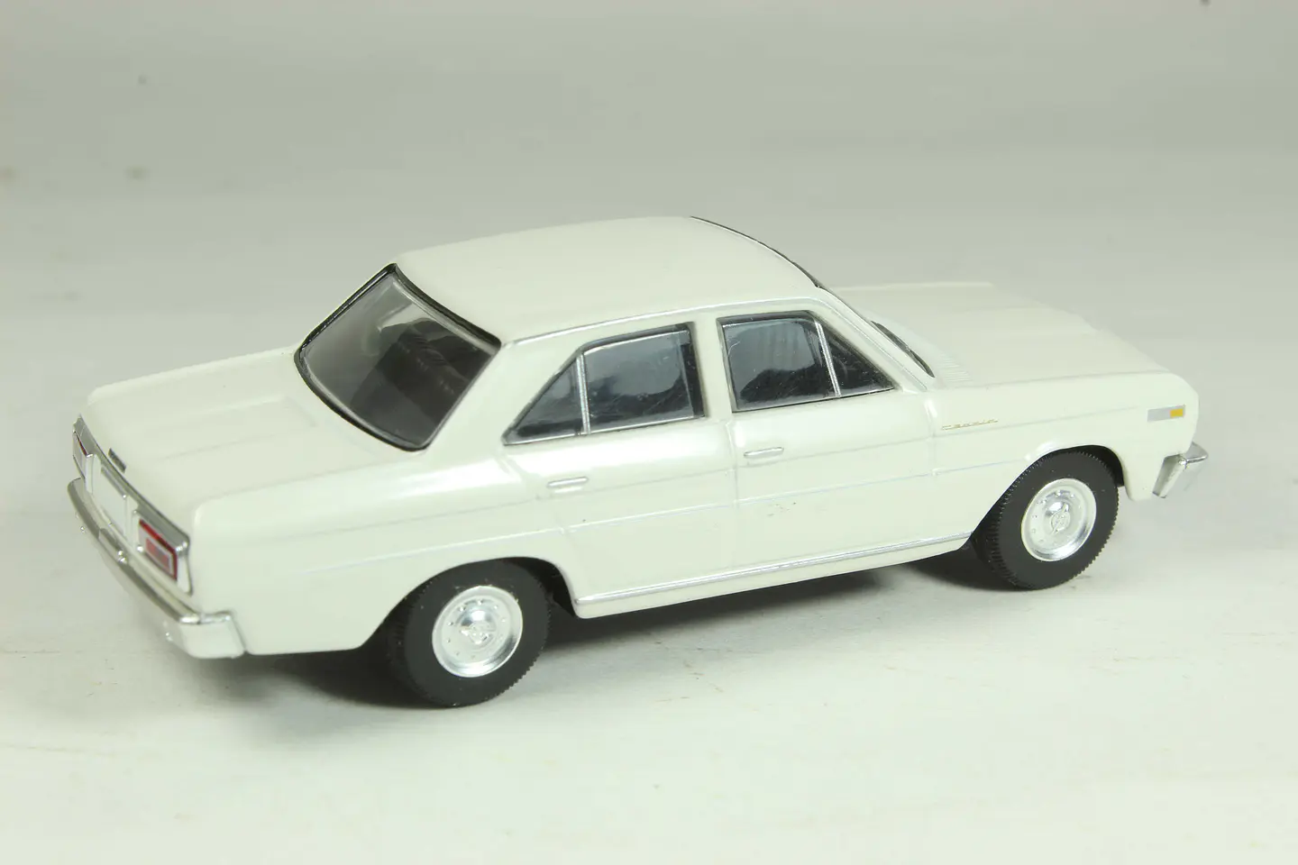 Tomica Limited Vintage LV-38a Nissan Cedric Standar 1/64 2