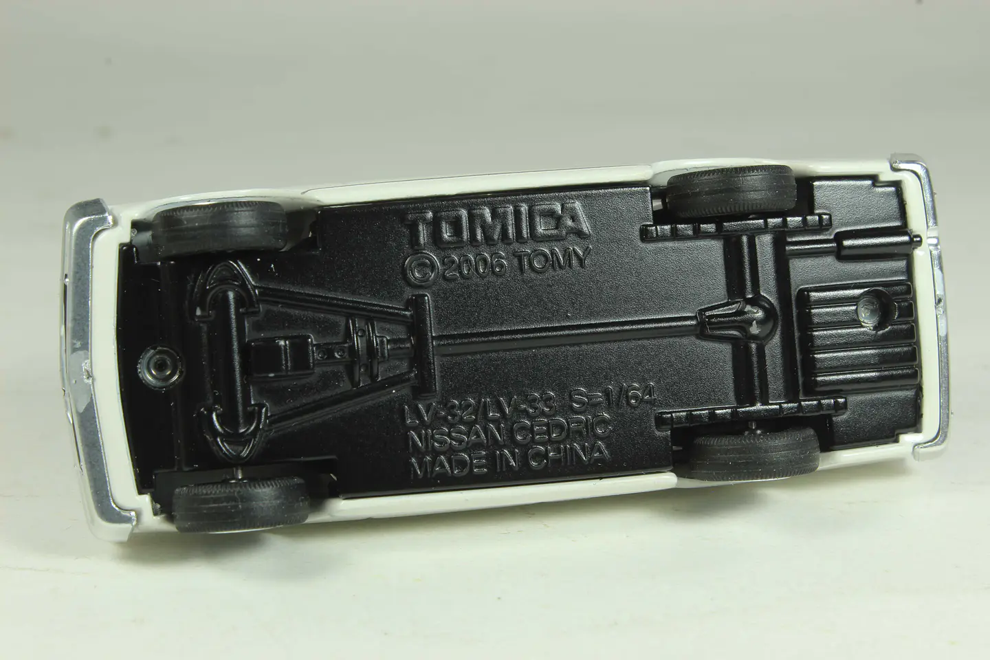 Tomica Limited Vintage LV-38a Nissan Cedric Standar 1/64 3
