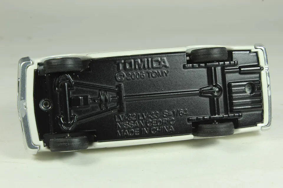 Tomica Limited Vintage LV-38a Nissan Cedric Standar 1/64 3