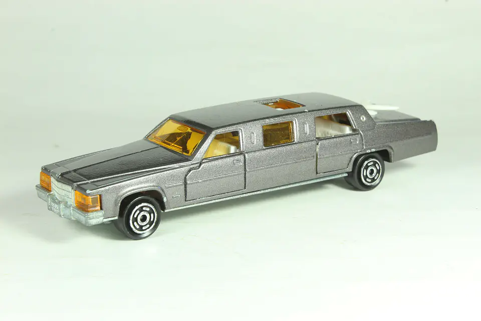 Majorette N° 339 Cadillac Limousine France — foto 1 de 3