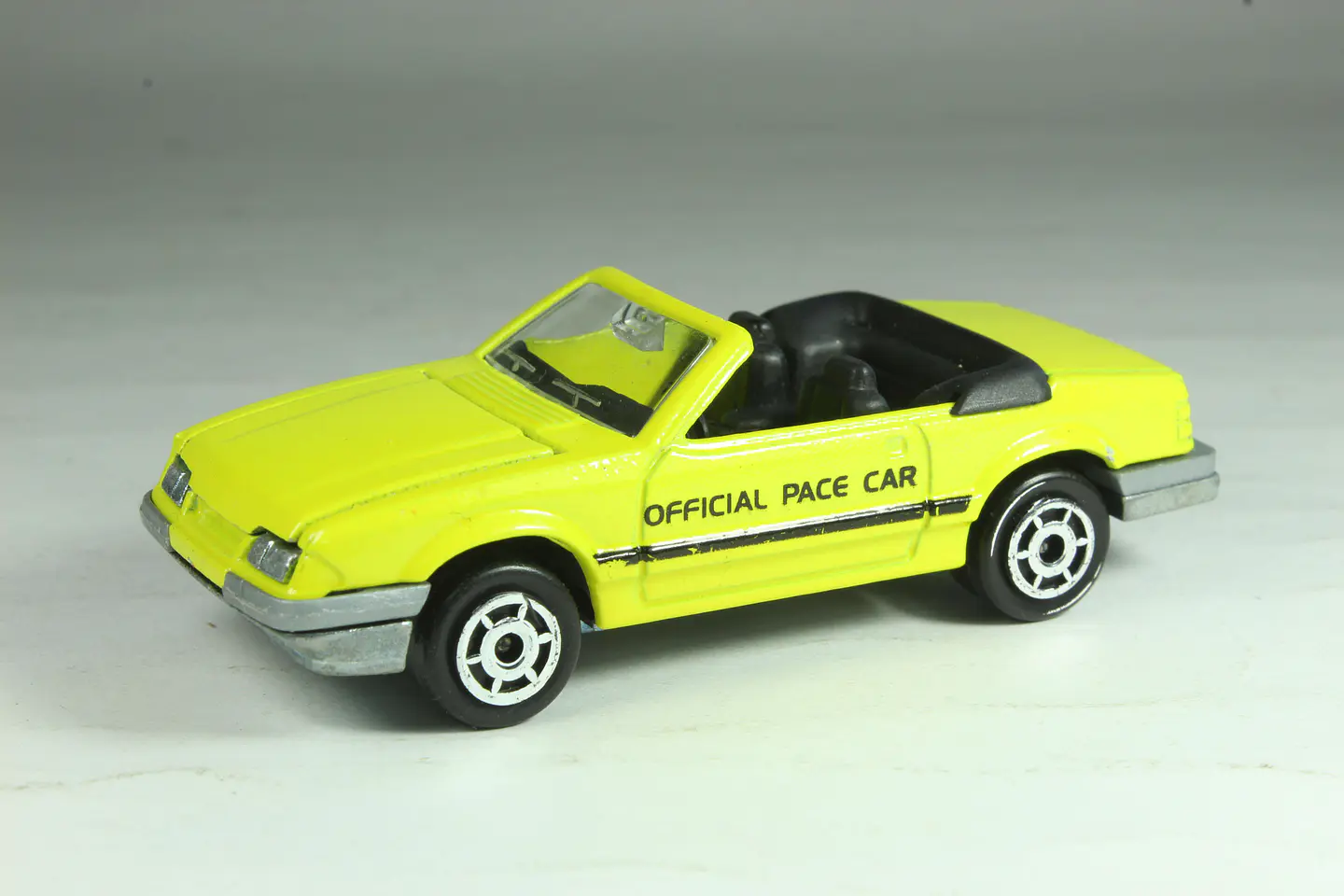 Majorette N° 227 Mustang Convertible France — foto 1 de 3