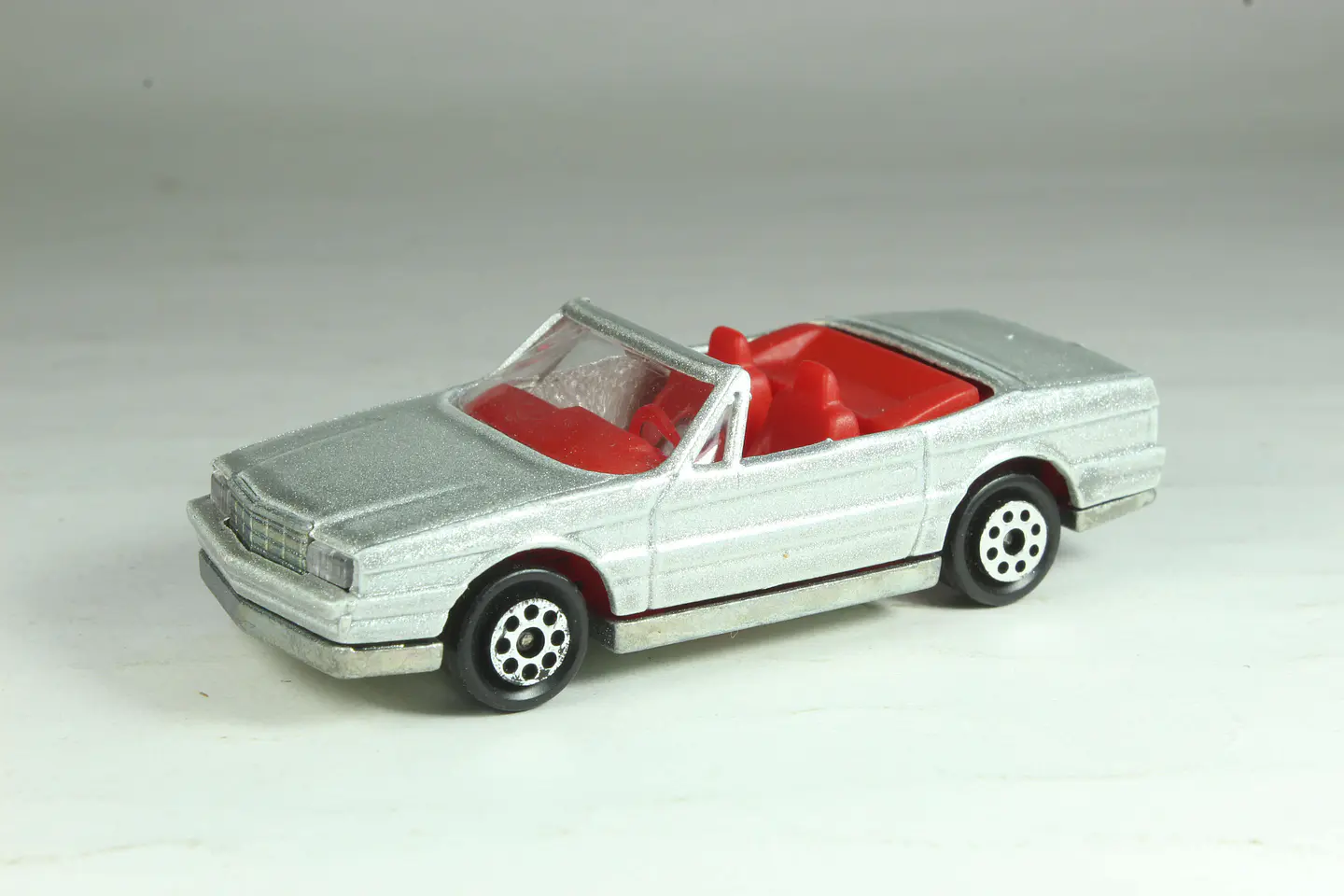 Majorette N° 255 Cadillac Allante Thailand — foto 1 de 3