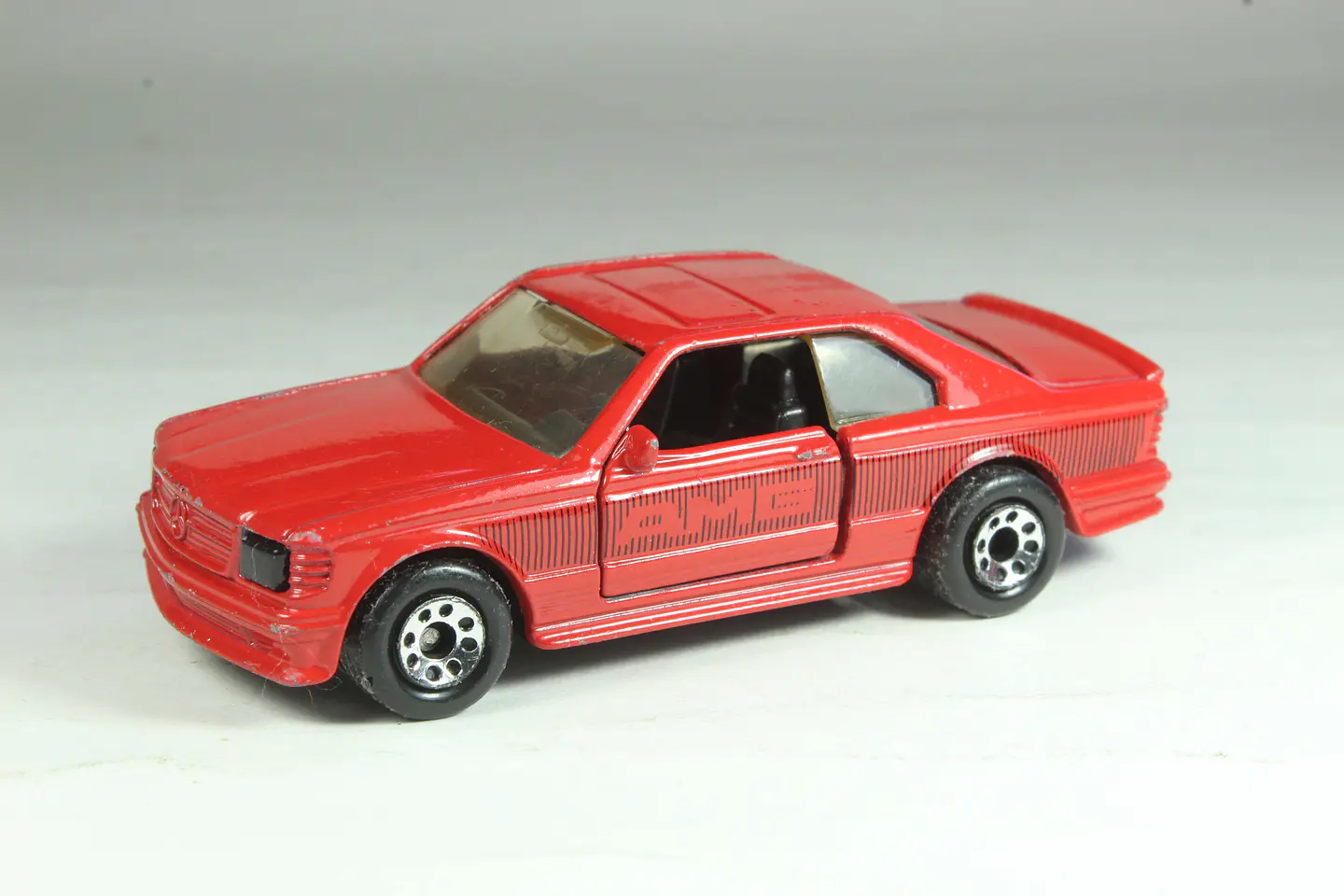 Matchbox Int MB43 Mercedes 500 SEC Macau — foto 1 de 3