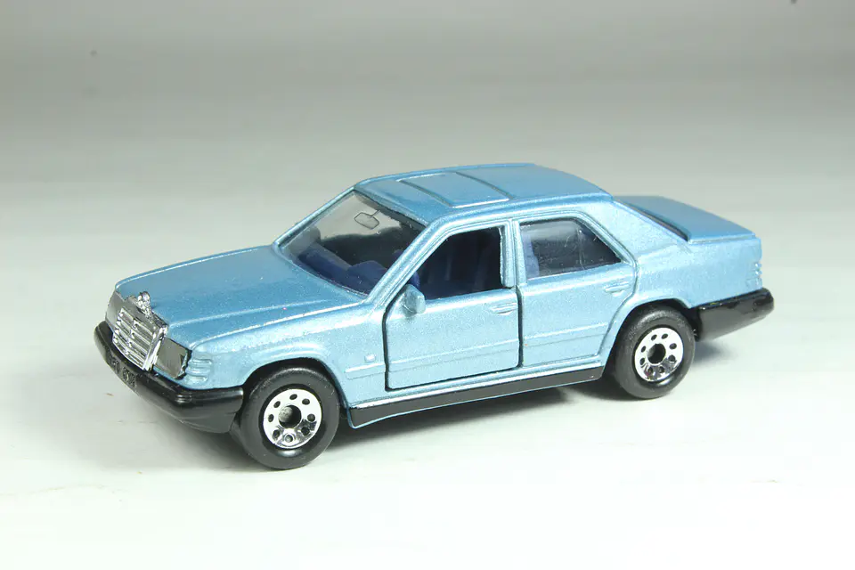 Matchbox Int MB58 Mercedes Benz 300E Macau — foto 1 de 3