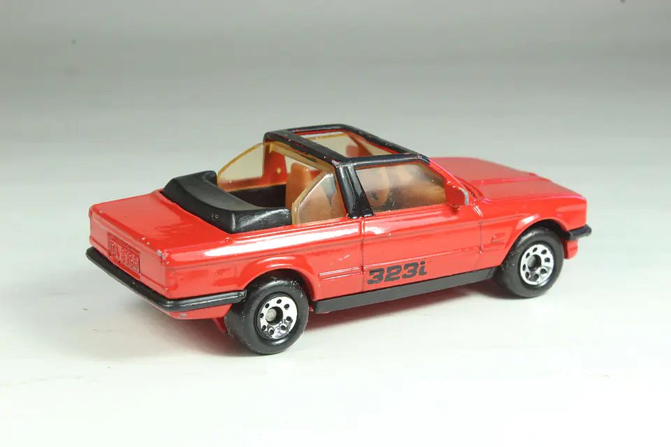 Matchbox Int MB39 BMW 323i Cabriolet Macau — foto 2 de 3