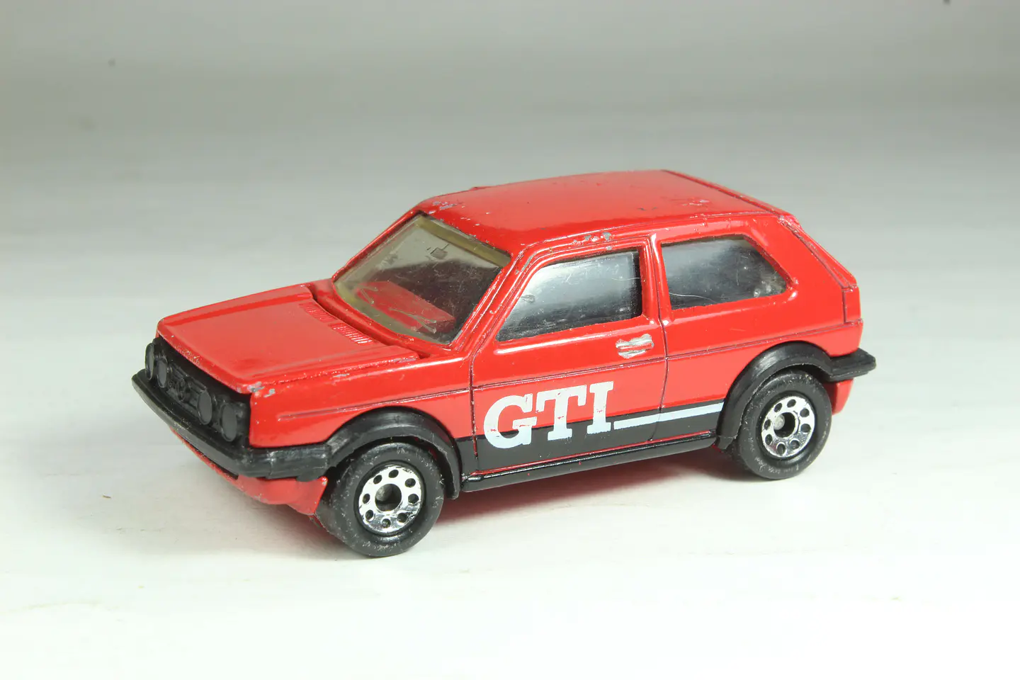 Matchbox Int MB33 Volkswagen Golf GTI Macau — foto 1 de 3