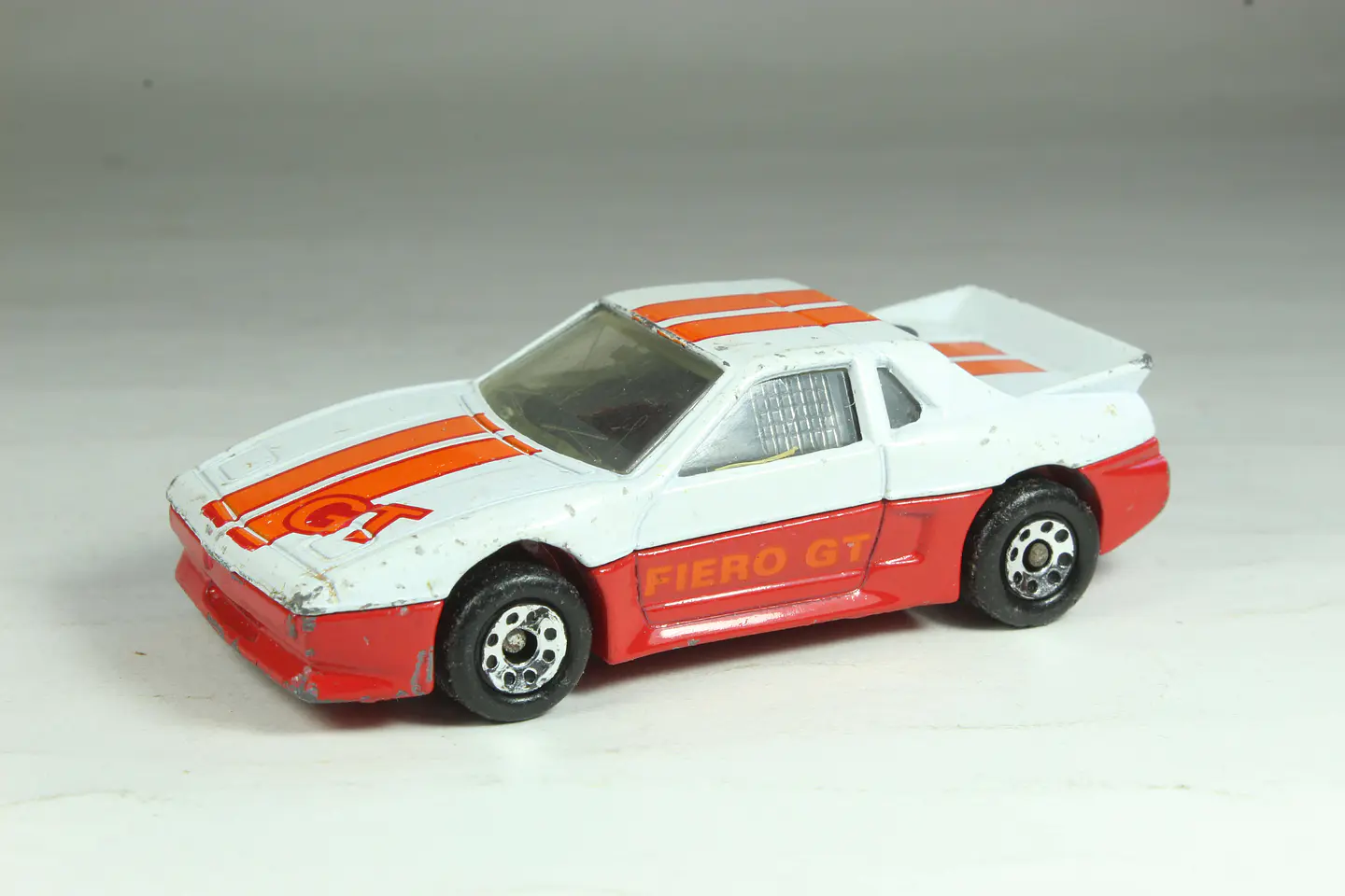 Matchbox Int MB2 Pontiac Fiero Macau — foto 1 de 3