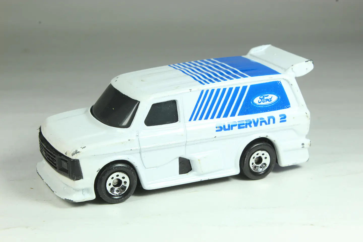 Matchbox Int MB6 Ford Supervan II Macau — foto 1 de 3