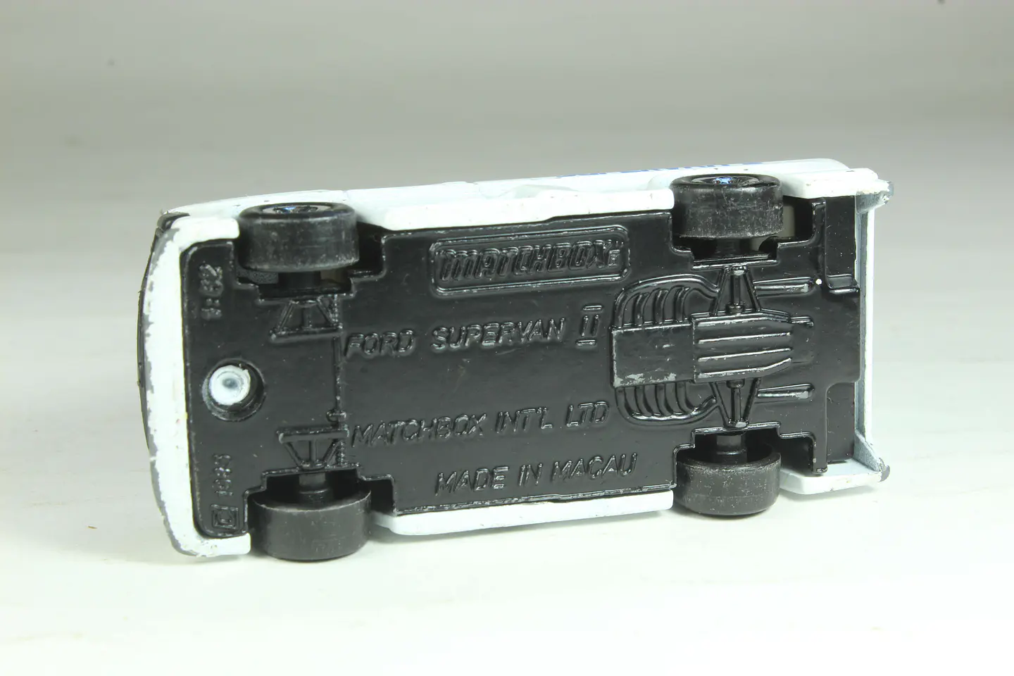Matchbox Int MB6 Ford Supervan II Macau — foto 3 de 3