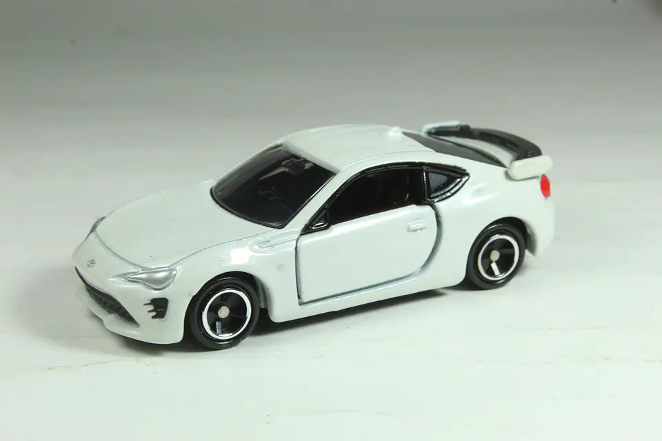 Tomica No. 86 Toyota 86 — foto 2 de 3