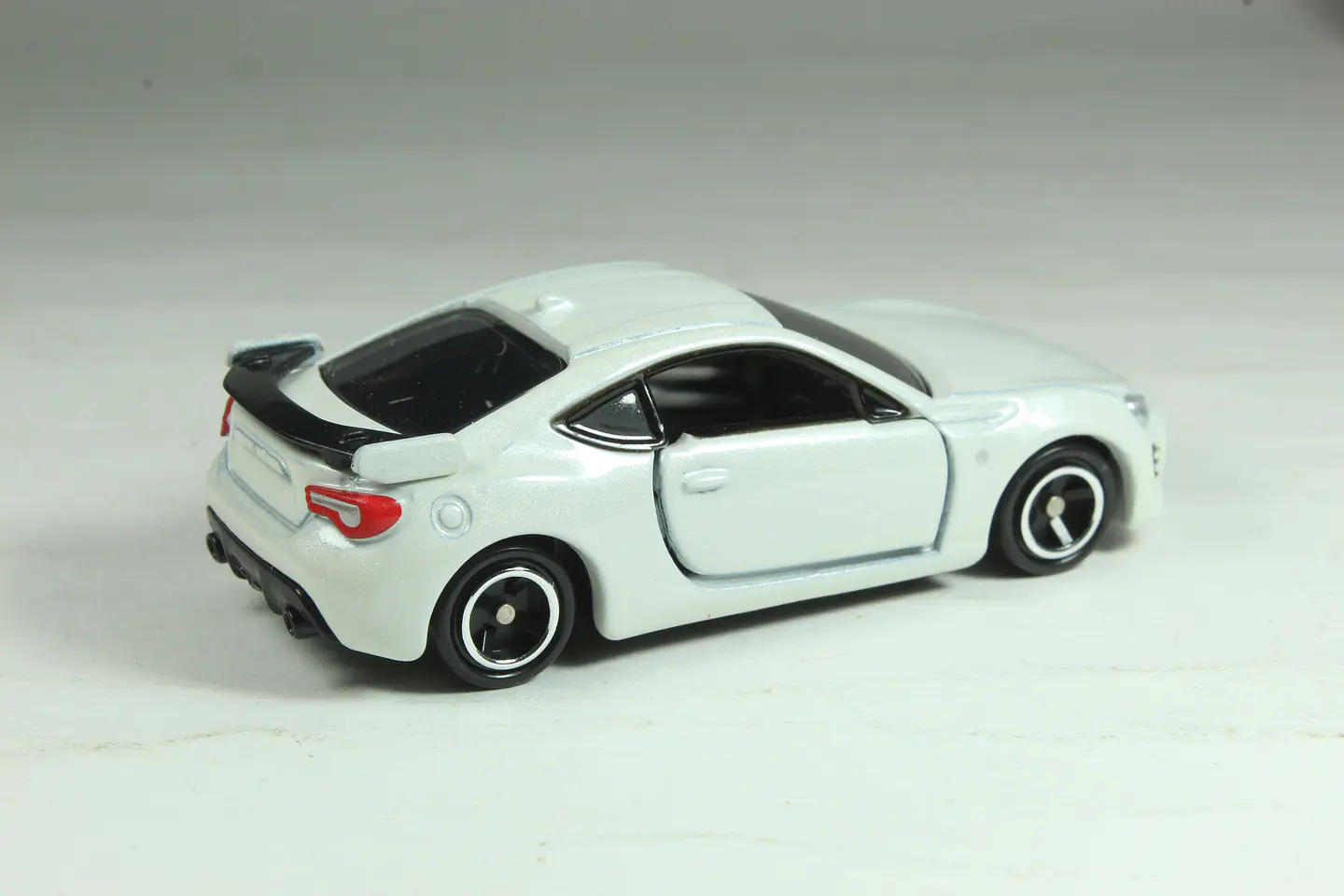 Tomica No. 86 Toyota 86 — foto 3 de 3