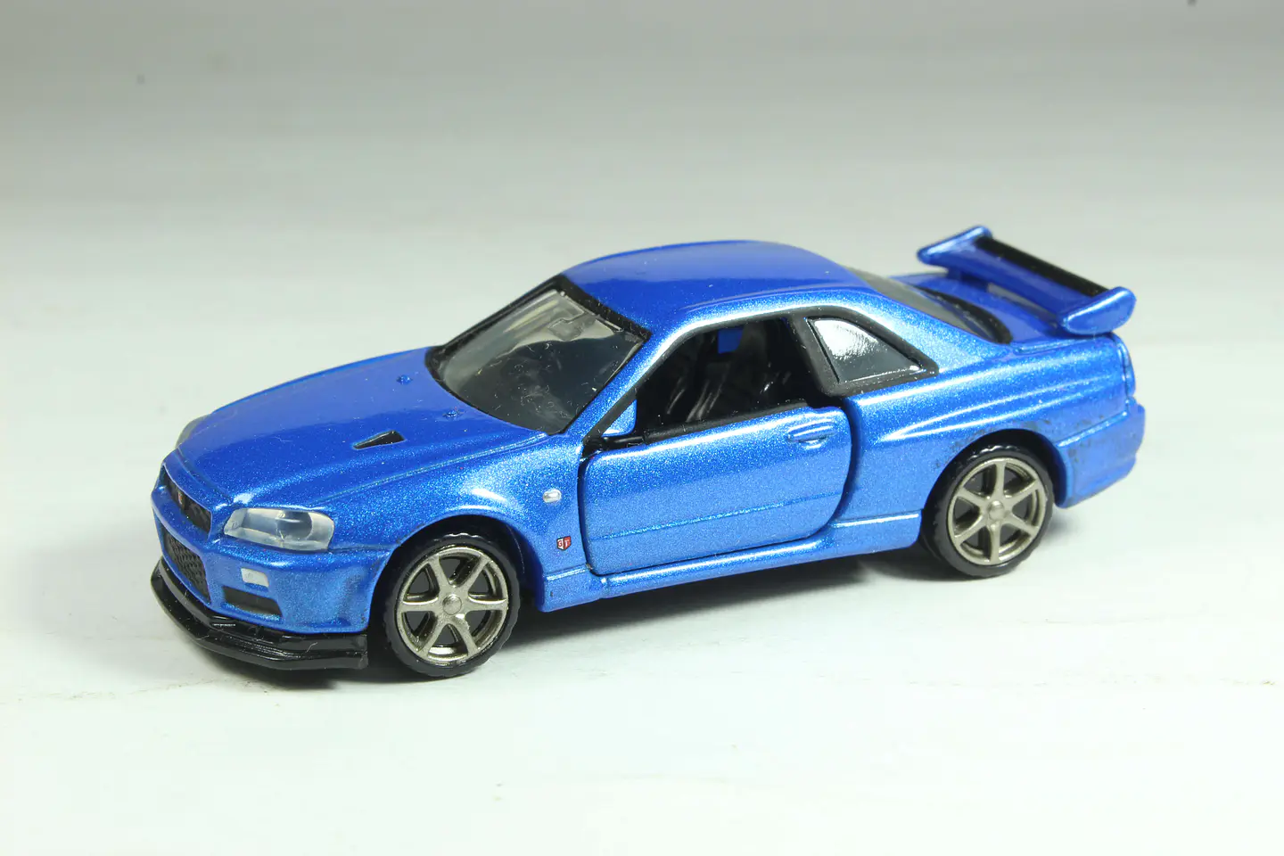 Tomica Premium No. 11 Nissan Skyline GT-R V-Spec II Nür — foto 2 de 3