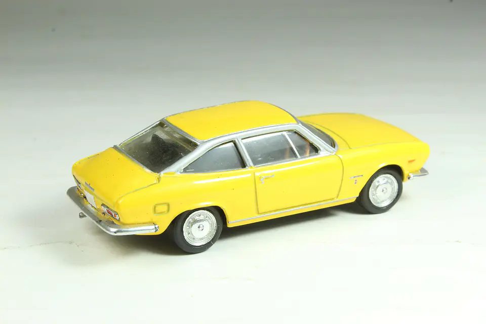 Konami Isuzu 117 Coupe (PA90) — foto 2 de 3