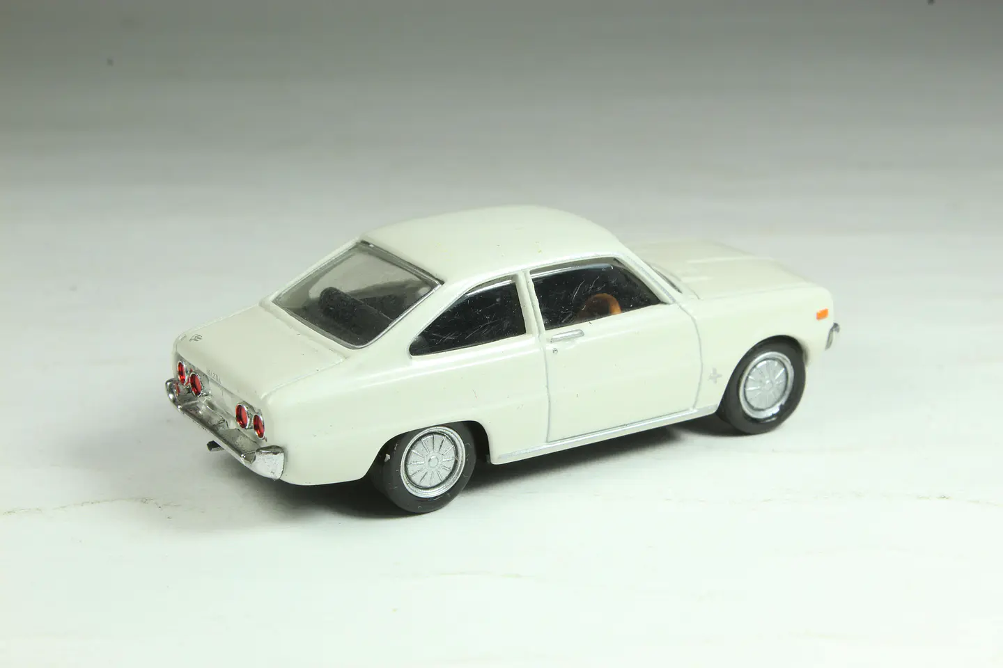 Konami Mazda Familia Rotary Coupe (M10A) — foto 2 de 3