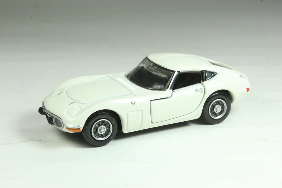 Tomica Premium No. 27 Toyota 2000GT Vietnam — foto 1 de 3