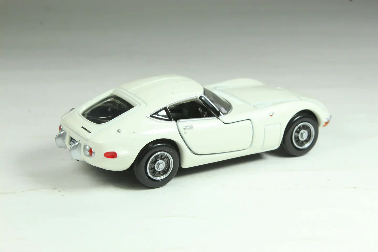 Tomica Premium No. 27 Toyota 2000GT Vietnam — foto 2 de 3