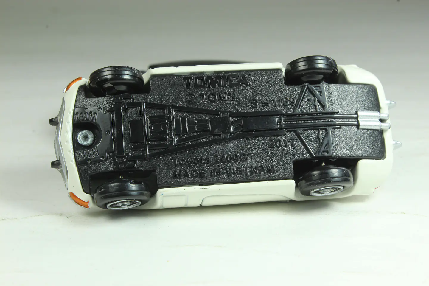 Tomica Premium No. 27 Toyota 2000GT Vietnam — foto 3 de 3