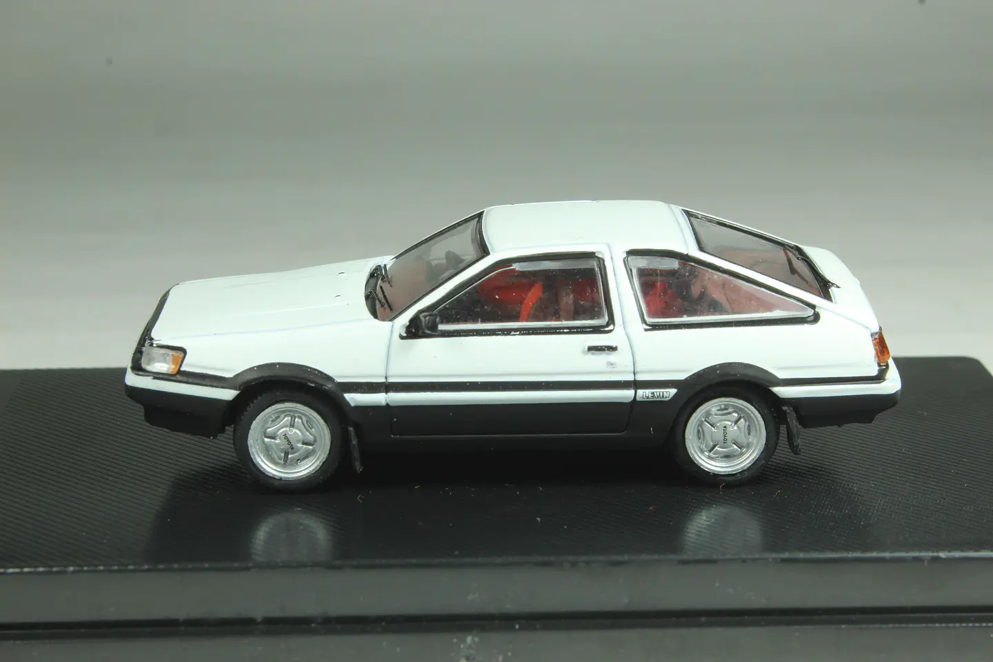 DeAgostini N° 98 Toyota Corolla Levin (AE86) 1983 — foto 2 de 3