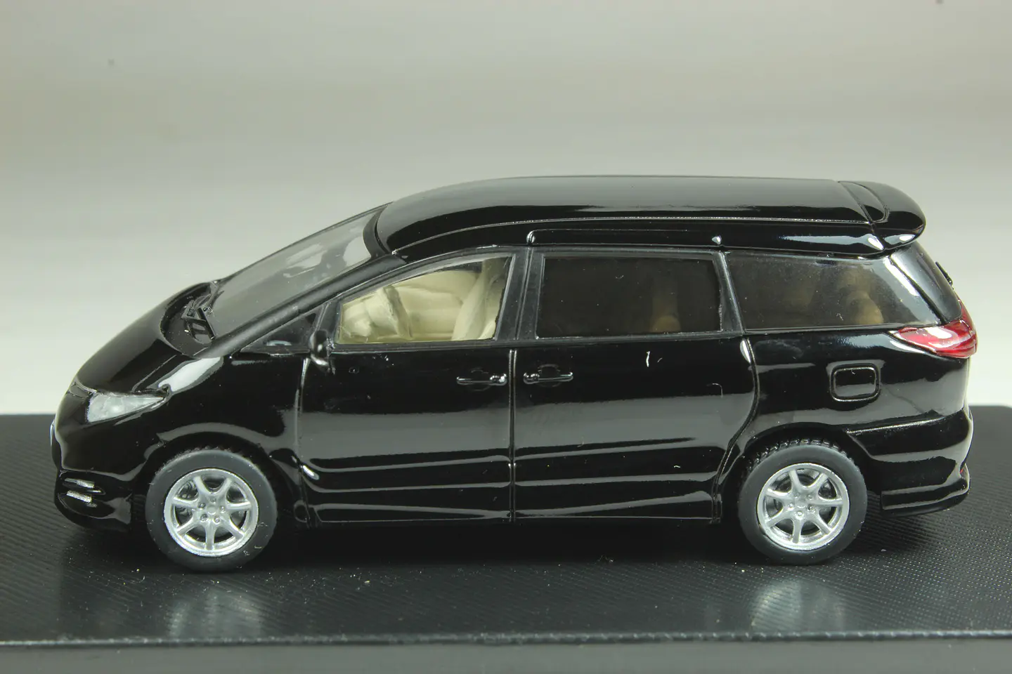 DeAgostini N° 53 Toyota Estima (ACR50W) 2006 — foto 2 de 3